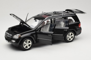 Mercedes GL X164 Period Brown Minichamps 1:18 B66962336 Kovina – slika 2 od 8