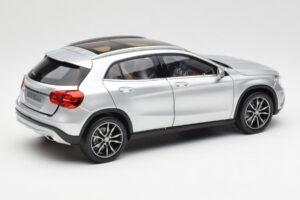 Mercedes GLA X156 Polar Srebrna Metalik Norev 1:18 B66960267 Kovina – slika 3 od 8