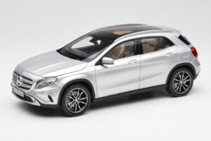 Mercedes GLA X156 Polar Srebrna Metalik Norev 1:18 B66960267 Kovina