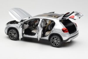 Mercedes GLA X156 Polar Srebrna Metalik Norev 1:18 B66960267 Kovina – slika 5 od 8