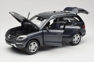 Mercedes M-Class W164 Grey Metallic Minichamps 1:18 100030100 Kovina – slika 2 od 8