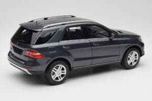 Mercedes M-Class W164 Grey Metallic Minichamps 1:18 100030100 Kovina – slika 3 od 8