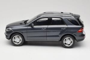 Mercedes M-Class W164 Grey Metallic Minichamps 1:18 100030100 Kovina – slika 4 od 8