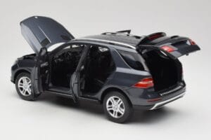 Mercedes M-Class W164 Grey Metallic Minichamps 1:18 100030100 Kovina – slika 5 od 8