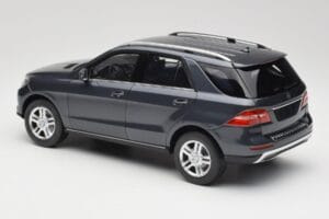 Mercedes M-Class W164 Grey Metallic Minichamps 1:18 100030100 Kovina – slika 7 od 8