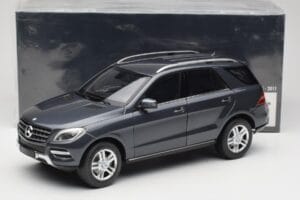 Mercedes M-Class W164 Grey Metallic Minichamps 1:18 100030100 Kovina – slika 8 od 8