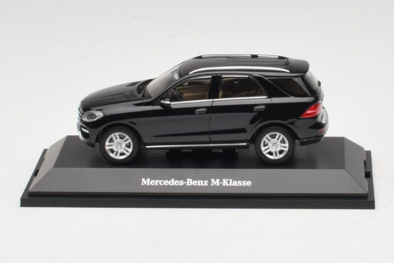 Mercedes M-Class W166 Obsidian Black Metallic Minichamps 1:43 B66960060 Kovina