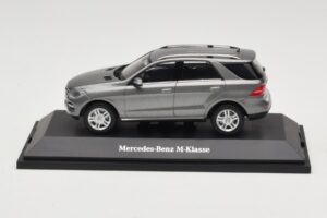 Mercedes M-Class W166 Palladium Silver Metallic Minichamps 1:43 B66960061 Kovina