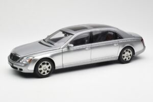 Maybach 62 LWB Himalaya Srebrna Dealer Edition AUTOart 1:18 B66962178 Kovina