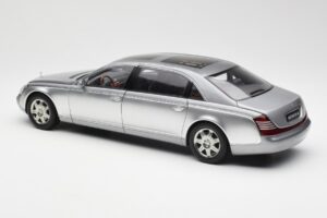 Maybach 62 LWB Himalaya Srebrna Dealer Edition AUTOart 1:18 B66962178 Kovina – slika 7 od 8
