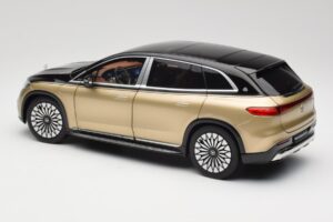 Mercedes Maybach EQS 680 V297 Bež NZG 1:18 B66960592 Kovina – slika 7 od 8
