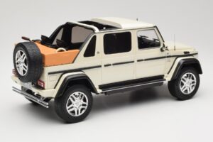 Mercedes Maybach G650 Landaulet W463 Bela Schuco 1:18 450017800 Kovina – slika 2 od 6