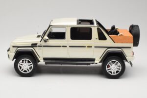 Mercedes Maybach G650 Landaulet W463 Bela Schuco 1:18 450017800 Kovina – slika 3 od 6