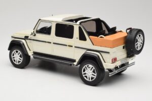 Mercedes Maybach G650 Landaulet W463 Bela Schuco 1:18 450017800 Kovina – slika 5 od 6