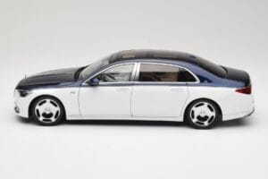 Mercedes Maybach S-Class Z223 Nautical Blue Diamond White Almost Real 1:18 820126 Kovina – slika 4 od 8