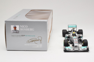 Mercedes MGP W02 #8 N. Rosberg Mercedes GP 2011 Minichamps 1:18 110110008 Kovina – slika 6 od 7