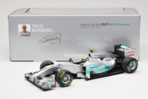 Mercedes MGP W02 #8 N. Rosberg Mercedes GP Showcar 2011 Minichamps 1:18 110110078 Kovina – slika 7 od 7