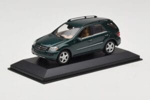 Mercedes ML 500 W164 Temno Zelena Minichamps 1:43 400034500 Kovina – slika 2 od 4