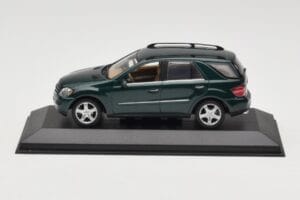 Mercedes ML 500 W164 Temno Zelena Minichamps 1:43 400034500 Kovina