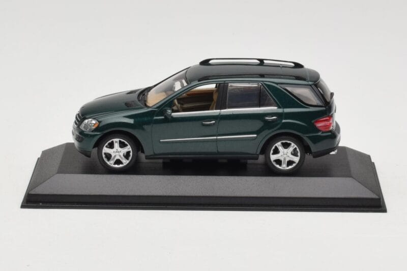 Mercedes ML 500 W164 Temno Zelena Minichamps 1:43 400034500 Kovina