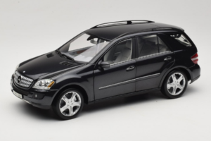 Mercedes ML W164 Obsidian Black Dealerska Izdaja Minichamps 1:18 B66962321 Kovina