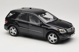 Mercedes ML W164 Obsidian Black Dealerska Izdaja Minichamps 1:18 B66962321 Kovina – slika 6 od 8