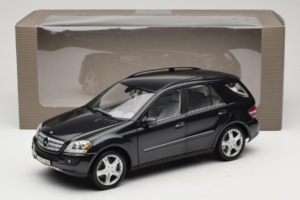 Mercedes ML W164 Obsidian Black Dealerska Izdaja Minichamps 1:18 B66962321 Kovina – slika 8 od 8