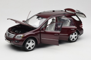 Mercedes ML W164 Red Metallic Minichamps 1:18 150034500 Kovina – slika 2 od 8