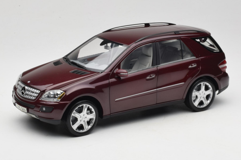 Mercedes ML W164 Red Metallic Minichamps 1:18 150034500 Kovina