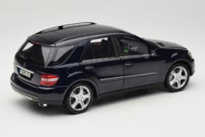Mercedes ML W164 Tanzanite Blue Dealerska Izdaja Minichamps 1:18 B66962322 Kovina – slika 3 od 8