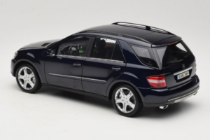 Mercedes ML W164 Tanzanite Blue Dealerska Izdaja Minichamps 1:18 B66962322 Kovina – slika 7 od 8