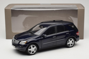 Mercedes ML W164 Tanzanite Blue Dealerska Izdaja Minichamps 1:18 B66962322 Kovina – slika 8 od 8