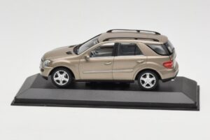 Mercedes ML W164 Bakren Metalik Minichamps 1:43 ML002 Kovina