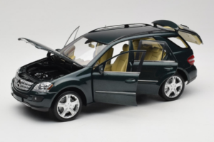 Mercedes ML W164 Green Metallic Minichamps 1:18 150034502 Kovina – slika 2 od 8