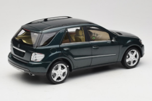 Mercedes ML W164 Green Metallic Minichamps 1:18 150034502 Kovina – slika 3 od 8