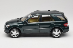 Mercedes ML W164 Green Metallic Minichamps 1:18 150034502 Kovina – slika 4 od 8