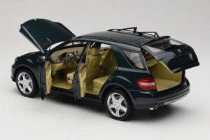 Mercedes ML W164 Green Metallic Minichamps 1:18 150034502 Kovina – slika 5 od 8