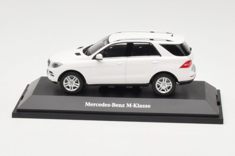 Mercedes ML W166 Calcit White Minichamps 1:43 B66960062 Kovina