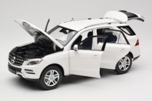Mercedes ML W166 Bel Minichamps 1:18 100030101 Kovina – slika 2 od 8