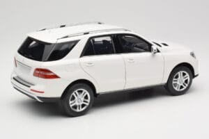 Mercedes ML W166 Bel Minichamps 1:18 100030101 Kovina – slika 3 od 8