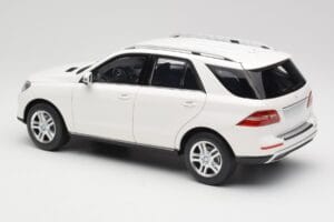 Mercedes ML W166 Bel Minichamps 1:18 100030101 Kovina – slika 7 od 8