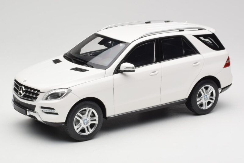 Mercedes ML W166 Bel Minichamps 1:18 100030101 Kovina