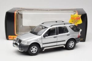 Mercedes ML320 W163 Srebrn Maisto 1:18 50319 Kovina – slika 8 od 8