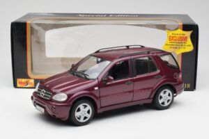 Mercedes ML55 AMG W163 Vijolična Maisto 1:18 31876 Kovina – slika 8 od 8