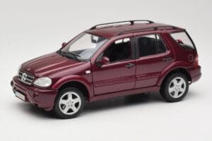 Mercedes ML55 AMG W163 Rdeč Maisto 1:18 50348 Kovina
