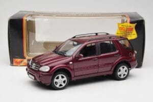 Mercedes ML55 AMG W163 Rdeč Maisto 1:18 50348 Kovina – slika 8 od 8