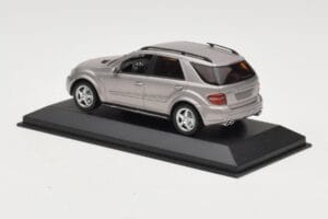 Mercedes ML63 AMG W164 Siva Metalik Minichamps 1:43 400034570 Kovina – slika 3 od 4