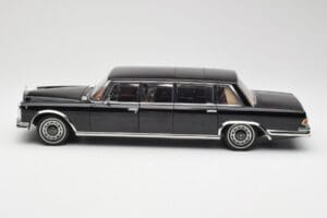 Mercedes 600 Pullman W100 Črn AUTOart 1:18 76197 Kovina – slika 4 od 8