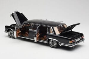 Mercedes 600 Pullman W100 Črn AUTOart 1:18 76197 Kovina – slika 5 od 8