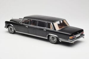 Mercedes 600 Pullman W100 Črn AUTOart 1:18 76197 Kovina – slika 7 od 8